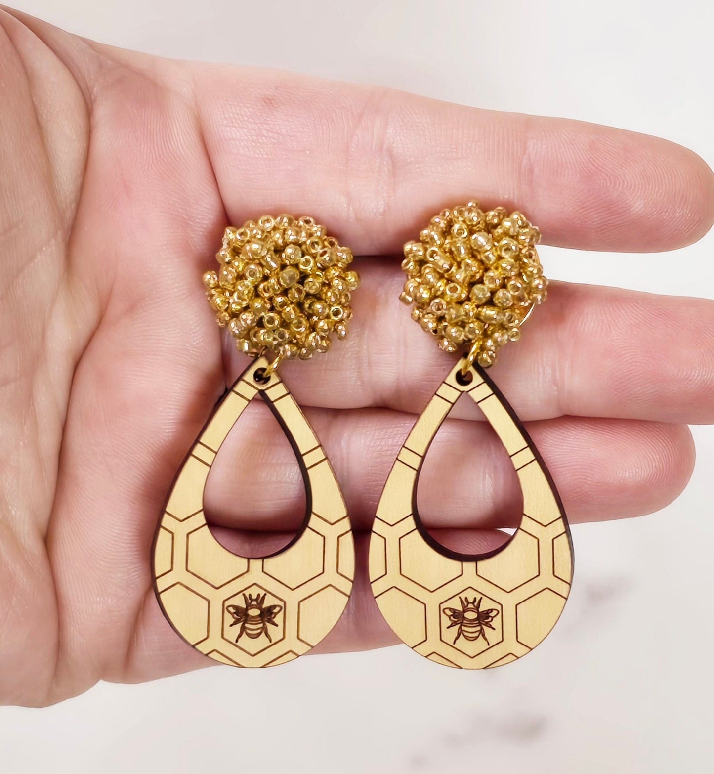 Cute Bee Dangle Earrings, Engraved, Teardrop Earrings, Honeycomb Earrings, Mother's Day Gift for Mom, Spring Earrings, Honeycomb Earrings