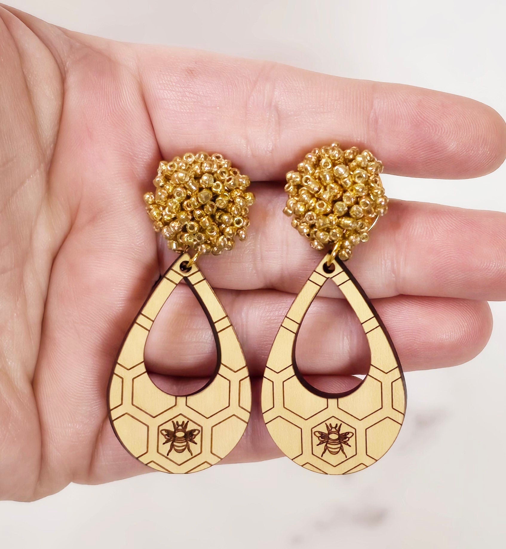 Cute Bee Dangle Earrings, Engraved, Teardrop Earrings, Honeycomb Earrings, Mother's Day Gift for Mom, Spring Earrings, Honeycomb Earrings